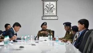 पुलिस मुख्यालय में पुलिस महानिदेशक अशोक कुमार ने  जिला और परिक्षेत्र प्रभारियों की वीडियो कान्फ्रेसिंग के माध्यम से बैठक ली