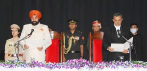 राज्यपाल ने उत्तराखण्ड के नवनियुक्त मुख्य न्यायाधीश न्यायमूर्ति श्री विपिन सांघी को पद  की शपथ दिलायी।