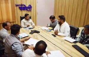 चमोली जिलाधिकारी हिमांशु खुराना ने बद्रीनाथ मास्टर प्लान और हेमकुंड यात्रा मार्ग पर संचालित विकास कार्यो की समीक्षा की। FB_IMG_1667230250333