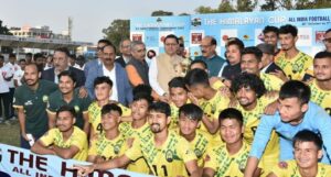 मुख्यमंत्री पुष्कर सिंह धामी ने आज पवेलियन ग्राउण्ड में दि हिमालयन कप ऑल इण्डिया फुटबॉल टूर्नामेंट के समापन समारोह में खिलाड़ियों को सम्बोधित किया FB_IMG_1667832486921