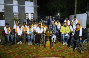 मुख्यमंत्री पुष्कर सिंह धामी से  उत्तराखण्ड व्हीलचेयर क्रिकेट टीम के खिलाड़ियों ने भेंट की