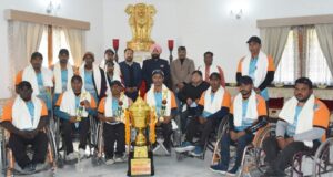 राज्यपाल Lt Gen Gurmit Singh से उत्तराखण्ड व्हीलचेयर क्रिकेट टीम के खिलाड़ियों ने मुलाकात की