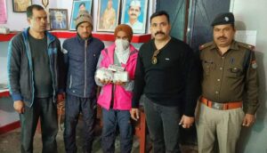 पिथौरागढ़ पुलिस ने अल्टो कार से 01 किलो 20 ग्राम चरस व 88000/-रु0 की नगदी के साथ 01 अभियुक्त को किया गिरफ्तार