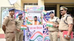 उत्तरकाशी पुलिस द्वारा तिरंगा रैली निकली गयी