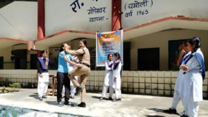 चमोली पुलिस द्धारा स्कूली छात्राओं में  दिया गया आत्मरक्षा का प्रशिक्षण