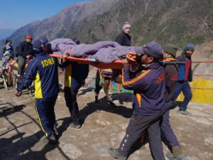 श्री केदारनाथ यात्रा मार्ग में यात्रियों की सुरक्षा के लिए तैनात डीडीआरएफ, एसडीआरएफ एवं सेक्टर अधिकारी की टीमें बनी हैं देवदूत