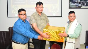 सूचना विभाग में तीन कार्मिकों को सेवानिवृति पर दी गई भावभीनी विदाई