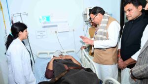 हल्द्वानी पहुंचते ही मुख्यमंत्री ने सबसे पहले सुशीला तिवारी अस्पताल पहुंचकर घायलों का जाना हाल