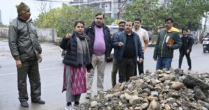 डीएम सख्तः रोड़ कटिंग अनुमति की शर्तों के उल्लंघन पर यूपीसीएल पर 01 लाख का अर्थदण्ड