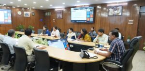 मुख्य सचिव ने ली मंडल रेल प्रबंधक मुरादाबाद एवं इज्जतनगर के साथ की बैठक