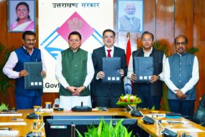 सीएम  धामी की उपस्थिति में सचिवालय में किये गये तीन महत्वपूर्ण समझौते।