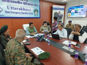 सीएस आनंद बर्द्धन ने एसईओसी से की रेस्क्यू अभियान की समीक्षा