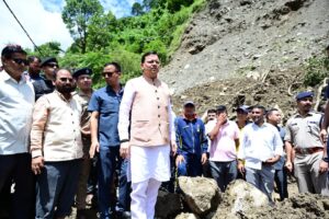 थराली में आपदा प्रभावित क्षेत्रों का सीएम धामी  ने किया स्थलीय निरीक्षण
