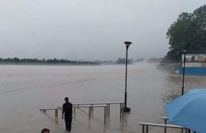 बारिश का ऑरेंज अलर्ट,खतरे के निशान पर नदियां
