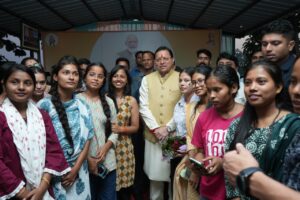 मुख्यमंत्री कैंप कार्यालय खटीमा में आयोजित हुआ मुख्य सेवक युवा संवाद कार्यक्रम