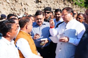मुख्यमंत्री धामी ने आपदा प्रभावितों के बीच मनाई दीपावली