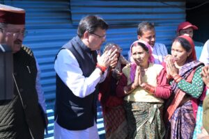 लोकपर्व इगास पर रुद्रप्रयाग के आपदा प्रभावित परिवारों के बीच पहुँचे मुख्यमंत्री पुष्कर सिंह धामी