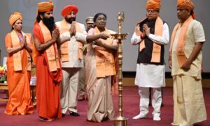 राष्ट्रपति द्रौपदी मुर्मु ने पतंजलि विश्वविद्यालय हरिद्वार के द्वितीय दीक्षांत समारोह में स्वर्ण पदक विजेताओं को किया सम्मानित राष्ट्रपति द्रौपदी मुर्मु ने पतंजलि विश्वविद्यालय हरिद्वार के द्वितीय दीक्षांत समारोह में स्वर्ण पदक विजेताओं को किया सम्मानित