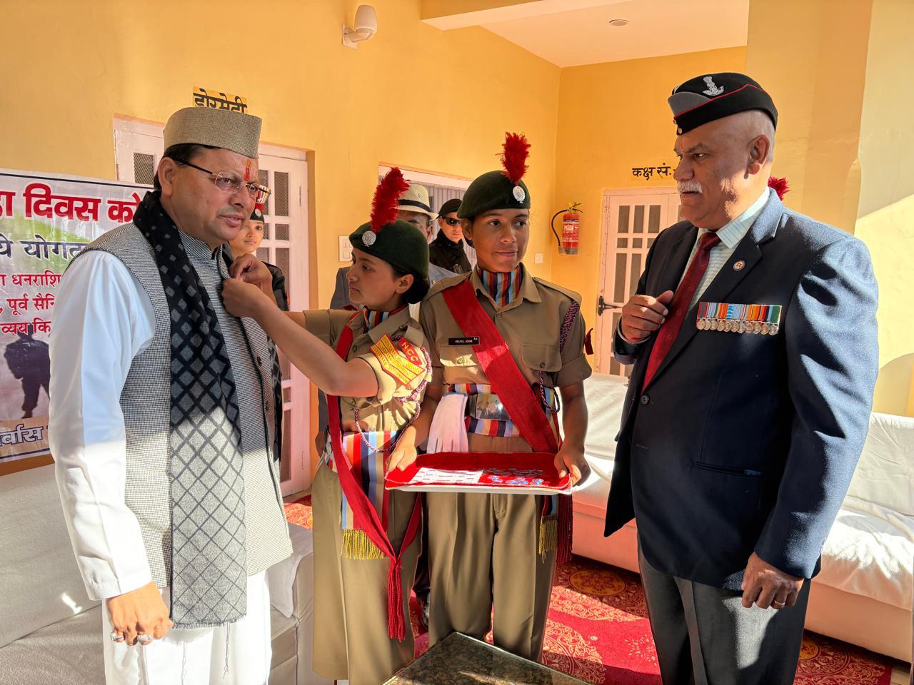 सीएम धामी ने बागेश्वर में विकास परियोजनाओं का निरीक्षण किया