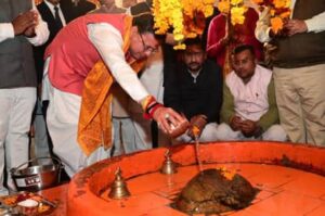 खटीमा के वनखंडी महादेव मंदिर में महाशिवरात्रि मेले का शुभारंभ, मुख्यमंत्री पुष्कर सिंह धामी ने किया जलाभिषेक 50d45470-dfde-46e1-8a80-cd04b2516eae