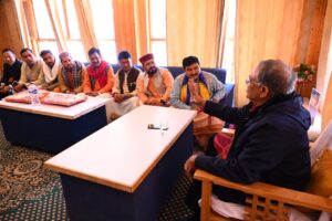 दो दिवसीय उत्तराखण्ड दौरे पर मुख्य निर्वाचन आयुक्त, सीमावर्ती मतदान केंद्रों की व्यवस्थाएं परखी 5c3e613a-c021-4be6-a118-c8d36671fce5