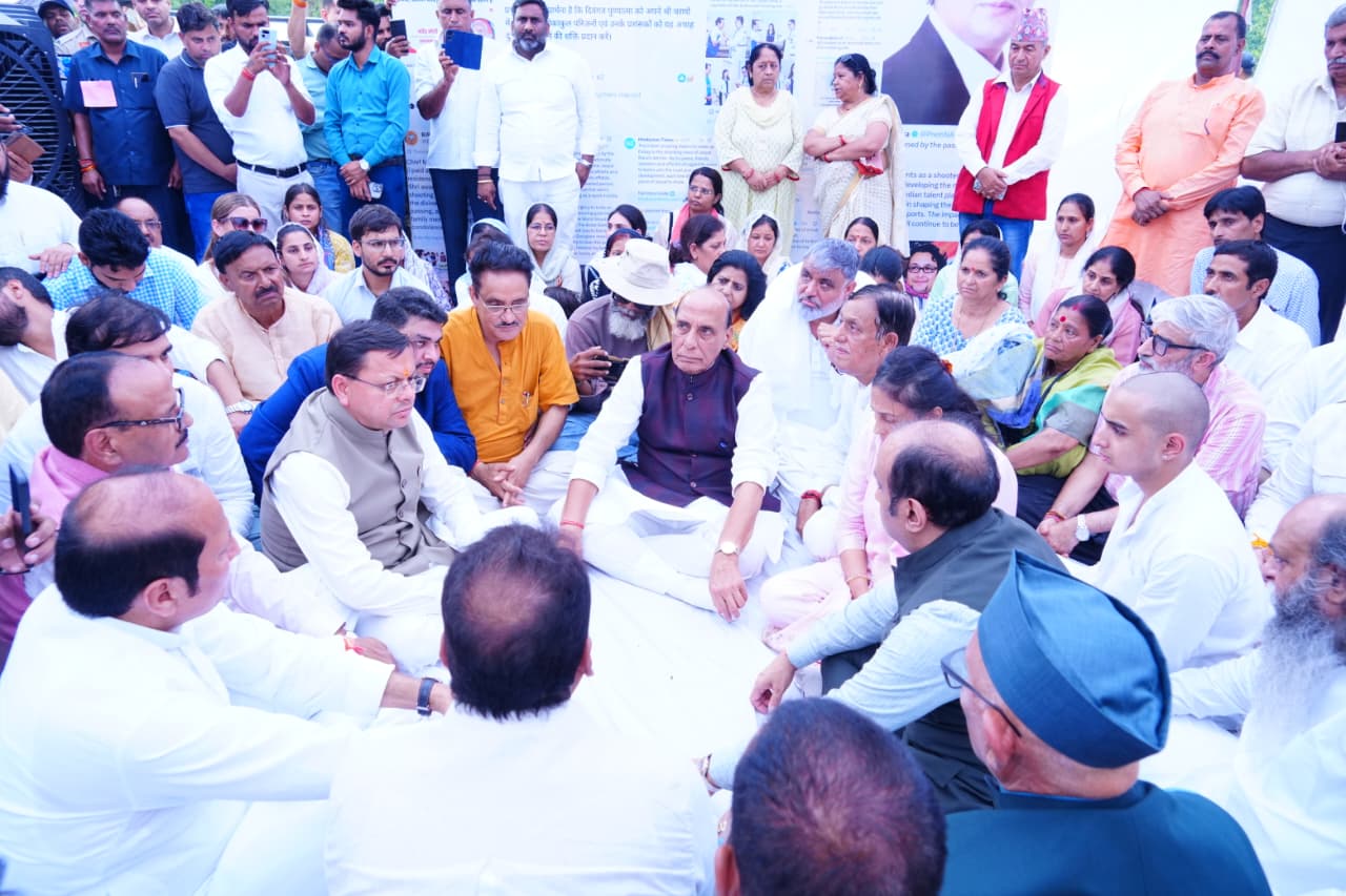 रक्षा मंत्री राजनाथ सिंह और मुख्यमंत्री धामी ने पद्मश्री स्व. जसपाल राणा को दी श्रद्धांजलि