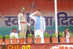 मुख्यमंत्री धामी ने स्वतंत्रता दिवस परपरेड ग्राउंड में किया ध्वजारोहण d96d29c5-d639-41a7-b845-43ac36743696