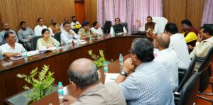 सफाई कर्मचारियों के अधिकारों और कल्याणकारी योजनाओं को लेकर आयोग अध्यक्ष ने की समीक्षा बैठक 3d6d0445-cb9e-4a5c-8648-03c0c507d370