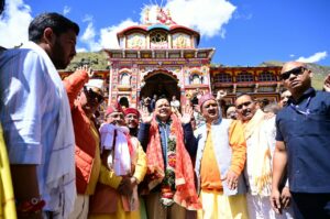 श्री बदरीनाथ धाम पहुंचे मुख्यमंत्री, भगवान बदरीविशाल के किए दर्शन और पूजा-अर्चना 6f445cc4-73c8-44b0-bd7d-55e57c0e9efb