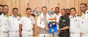 माउंट मुकुट ईस्ट का ऐतिहासिक आरोहण कर लौटा संयुक्त दल, मुख्यमंत्री ने किया फ्लैग-इन a5520f63-83e3-4fd2-967f-0bf80e2f38f2